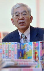 Masamoto Nasu habla en una entrevista en diciembre de 2004. (Susumu Yamamoto / © Mainichi Shimbun)