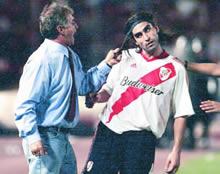 'Mechoneada' del 'Pecoso' Castro a un jugador del River Plate