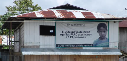 Cartel en Bojayá recordando la masacre (Foto: Acción Social)