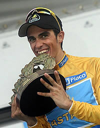Alberto Contador al ganar la Vuelta a España Alberto Contador al ganar la Vuelta a España