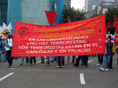 En las universidades no hay terroristas, los terroristas están en el capitolio y en palacio