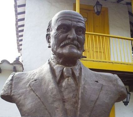 Busto de Tomás Carrasquilla en Medellín