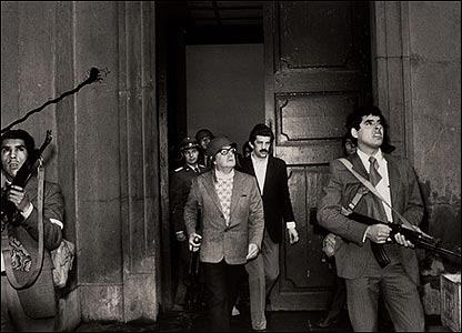 Allende en La Moneda el día del golpe (Foto: BBC)