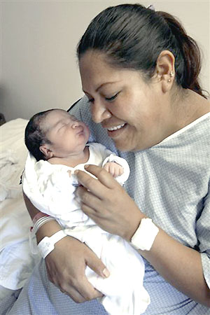 Anarli López y su madre (Foto: AP)