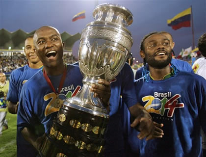 Celebran los brasileños con la Copa