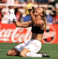 Brandi Chastain, de EUA, en 1999