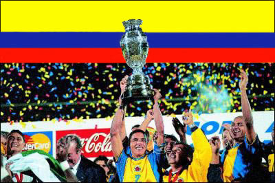 Iván Ramiro Córdoba levanta la Copa América en 2001