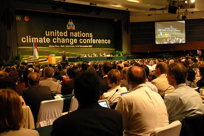 Delegados asisten a la conferencia