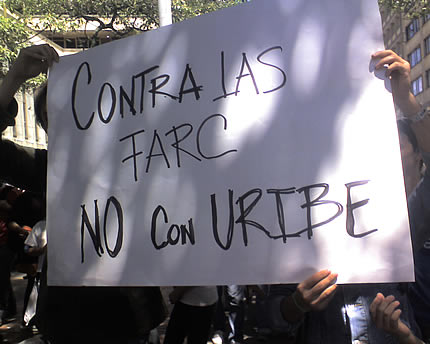 Contra las FARC, no con Uribe