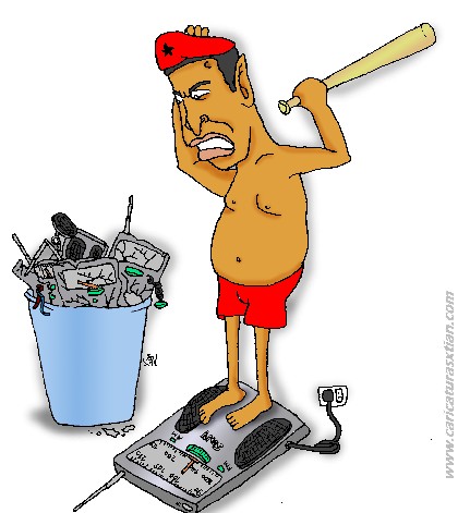 Hugo Chávez pesándose en una balanza con forma de radio, luego de haber tirado a la basura otras balanzas similares