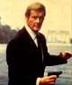 Roger Moore como James Bond