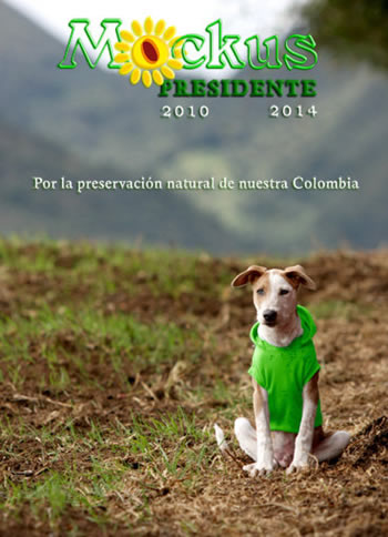 'Mockus presidente - Por la preservación natural de nuestra Colombia'; en la foto un perro con una camiseta verde 'Mockus presidente - Por la preservación natural de nuestra Colombia'; en la foto un perro con una camiseta verde